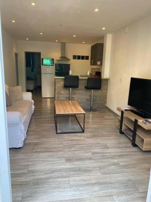 Jolie Appartement Avec Piscine La Roquette-sur-Siagne Luaran gambar